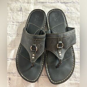 BORN BLACK LEATHER THONG SANDALS WITH TOE RING DESIGN SILVER ACCENT WOMEN’S 40.5